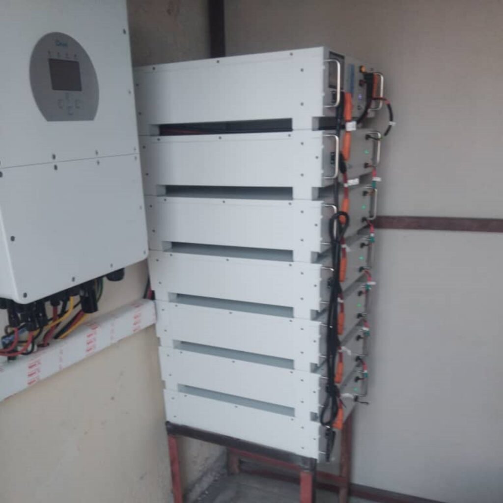 20KW 30KWh Deye Hybrid ESS with Low-voltage Hybrid Inverter for Villa Use
